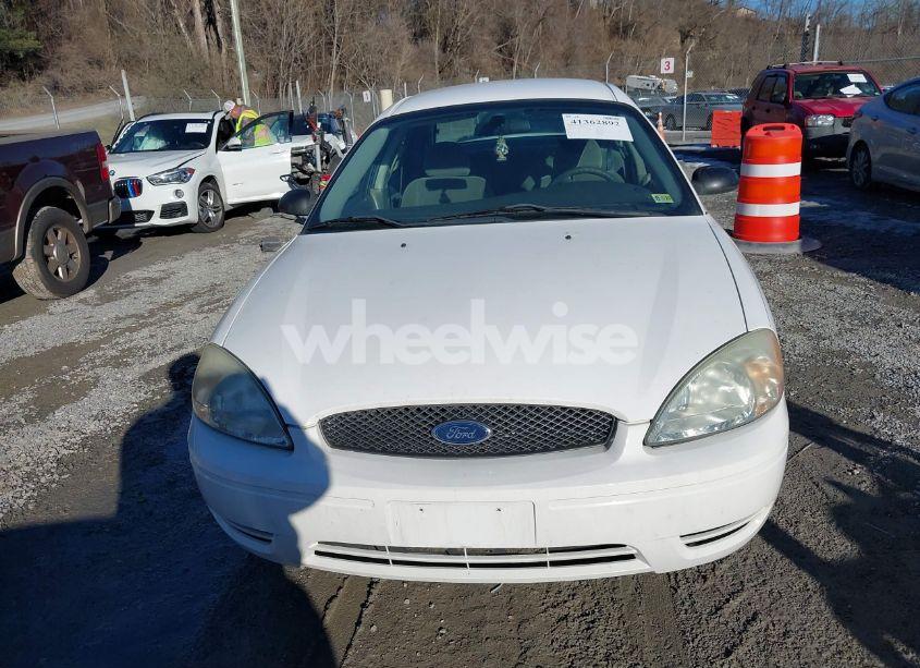 Photo 12 of 2005 Ford Taurus SE (VIN 1FAFP53UX5A290398)