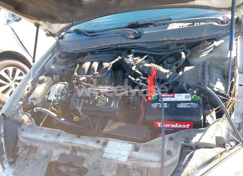 Photo 10 of 2004 Ford Taurus SES (VIN 1FAFP55U74A157139)