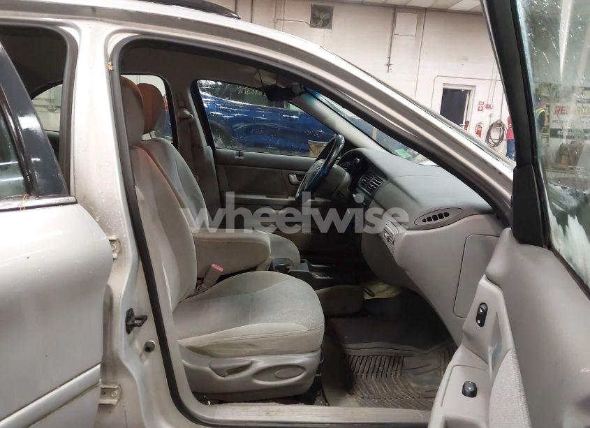 Photo 5 of 2001 Ford Taurus SE (VIN 1FAFP58221G243395)