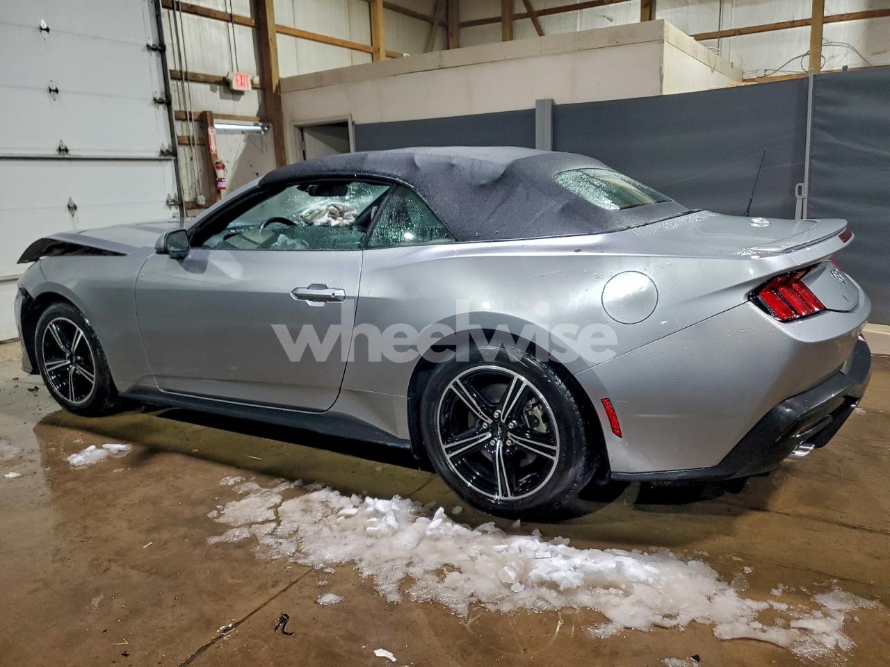 Photo 2 of 2024 FORD MUSTANG (VIN 1FAGP8UH3R5120079)