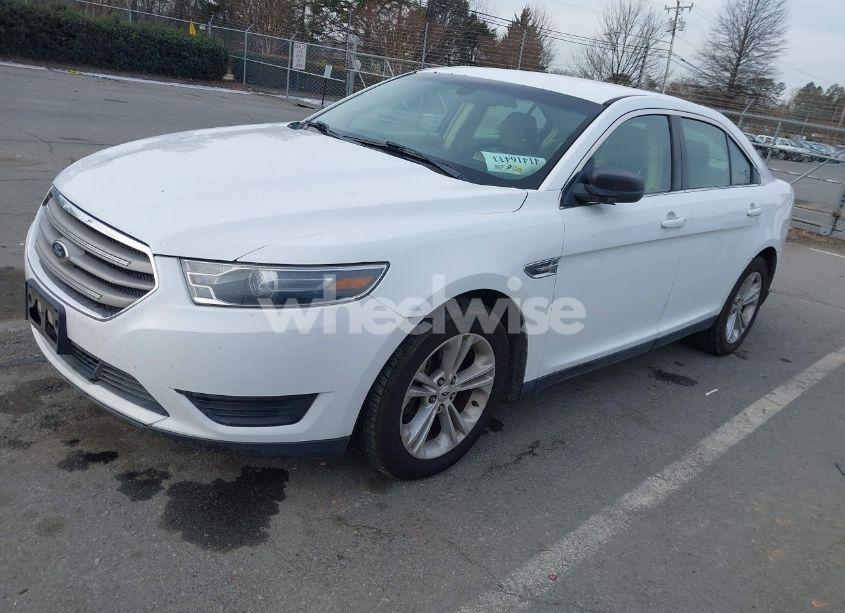 Photo 2 of 2015 Ford Taurus SE (VIN 1FAHP2D80FG150996)