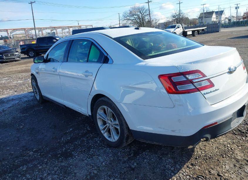 Photo 3 of 2015 Ford Taurus SE (VIN 1FAHP2D80FG199874)