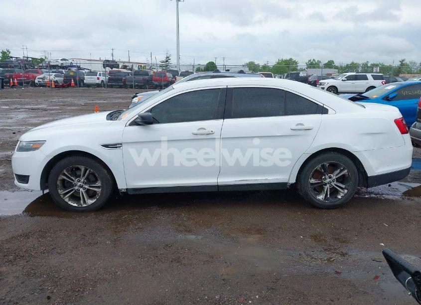 Photo 14 of 2016 Ford Taurus SE (VIN 1FAHP2D80GG100939)