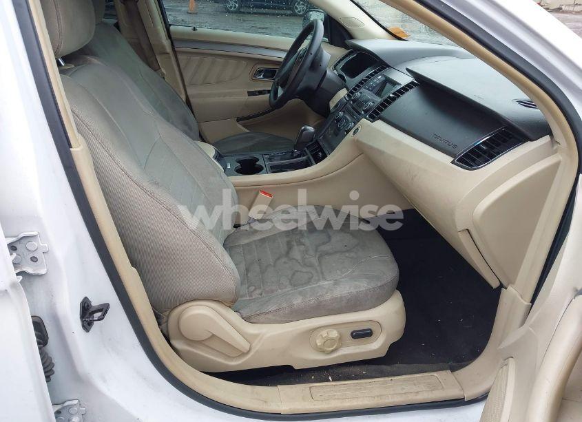 Photo 5 of 2016 Ford Taurus SE (VIN 1FAHP2D80GG100939)