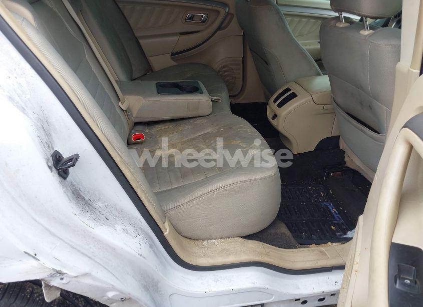 Photo 8 of 2016 Ford Taurus SE (VIN 1FAHP2D80GG100939)