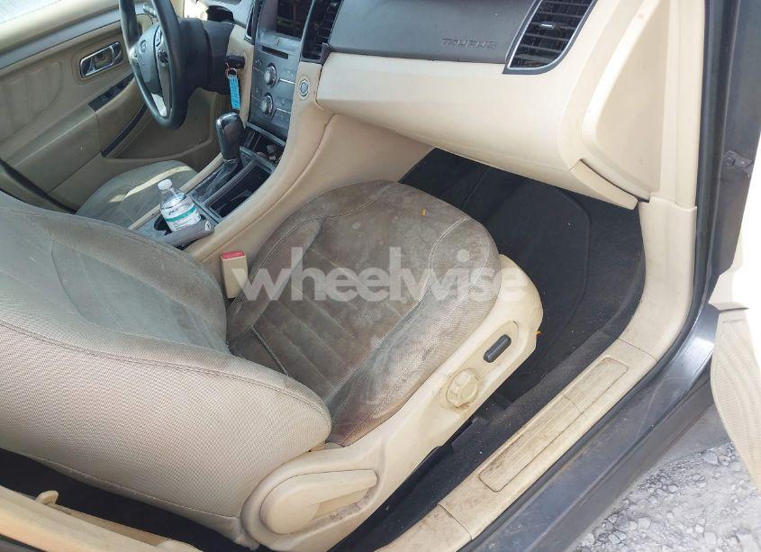 Photo 5 of 2016 Ford Taurus SE (VIN 1FAHP2D80GG132094)