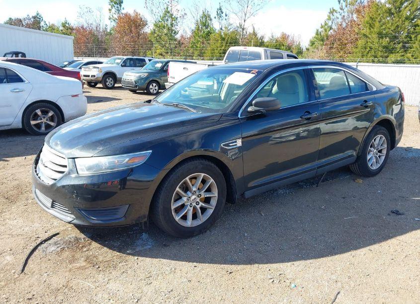 Photo 2 of 2014 Ford Taurus SE (VIN 1FAHP2D81EG118086)