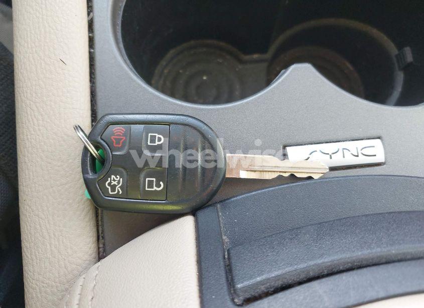 Photo 11 of 2015 Ford Taurus SE (VIN 1FAHP2D81FG142373)