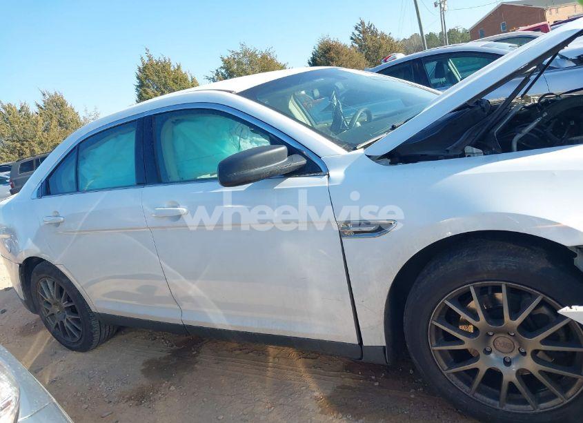 Photo 13 of 2015 Ford Taurus SE (VIN 1FAHP2D81FG142373)