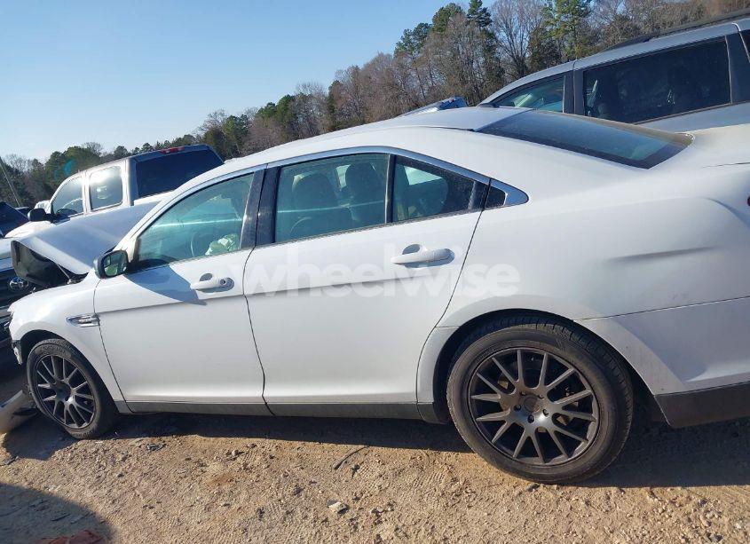 Photo 14 of 2015 Ford Taurus SE (VIN 1FAHP2D81FG142373)