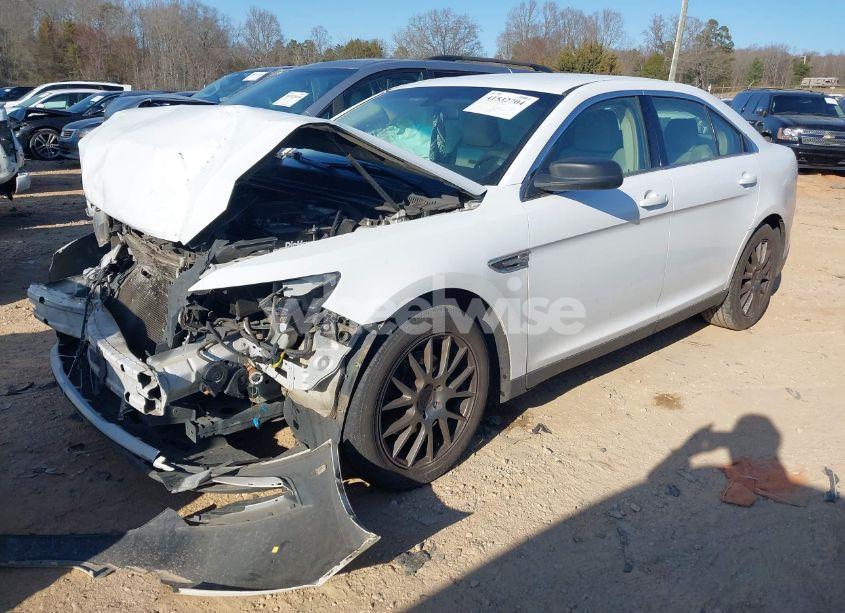 Photo 2 of 2015 Ford Taurus SE (VIN 1FAHP2D81FG142373)