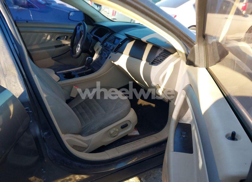 Photo 5 of 2015 Ford Taurus SE (VIN 1FAHP2D82FG113609)