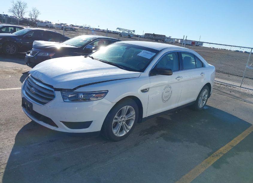 Photo 2 of 2016 Ford Taurus SE (VIN 1FAHP2D82GG128256)