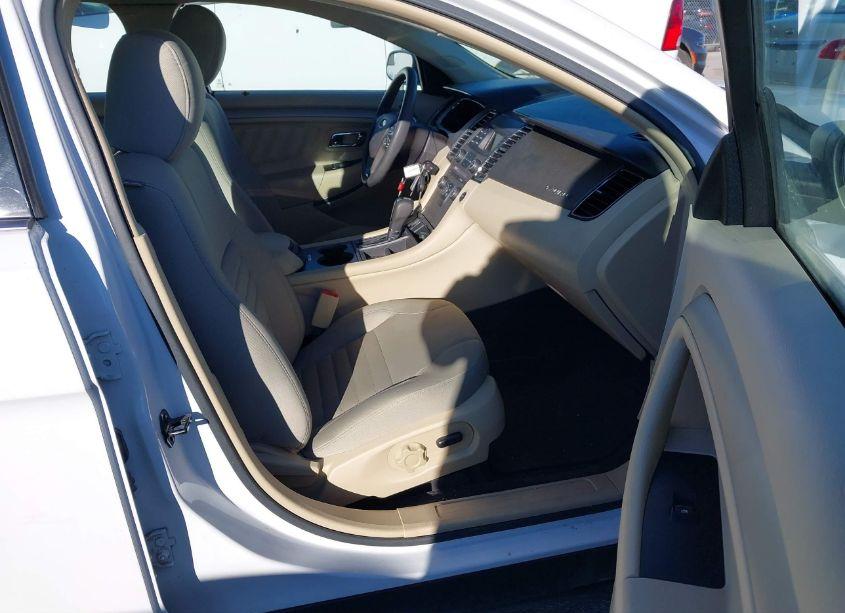 Photo 5 of 2016 Ford Taurus SE (VIN 1FAHP2D82GG128256)