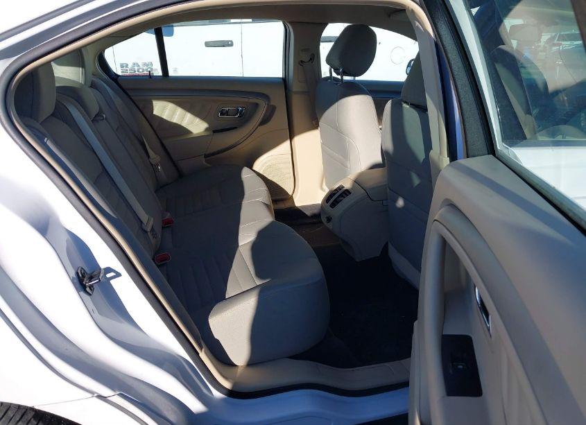 Photo 8 of 2016 Ford Taurus SE (VIN 1FAHP2D82GG128256)