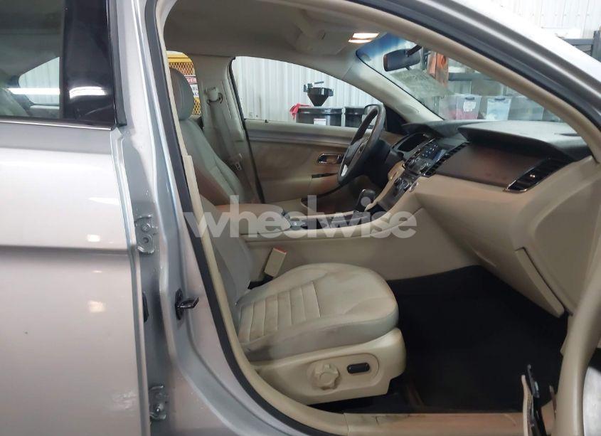 Photo 5 of 2016 Ford Taurus SE (VIN 1FAHP2D82GG158289)
