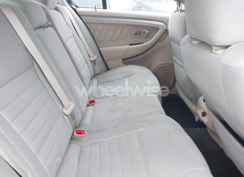 Photo 8 of 2016 Ford Taurus SE (VIN 1FAHP2D83GG155059)