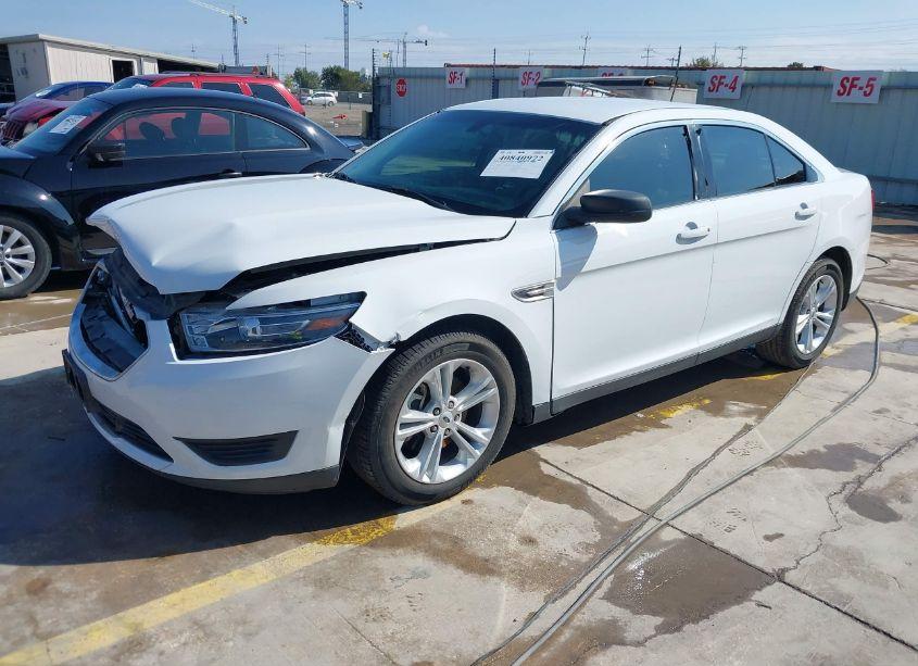 Photo 2 of 2017 Ford Taurus SE (VIN 1FAHP2D83HG140028)