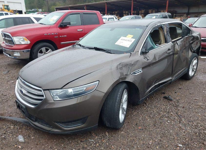 Photo 2 of 2015 Ford Taurus SE (VIN 1FAHP2D84FG154789)
