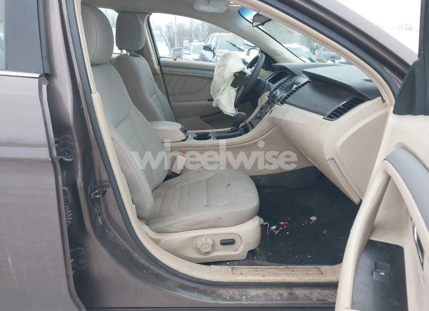 Photo 5 of 2016 Ford Taurus SE (VIN 1FAHP2D86GG133606)