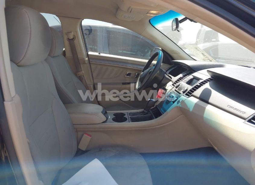 Photo 5 of 2017 Ford Taurus SE (VIN 1FAHP2D86HG129850)