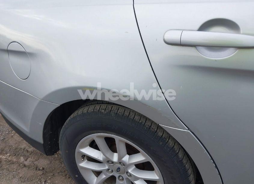 Photo 6 of 2015 Ford Taurus SE (VIN 1FAHP2D87FG127991)