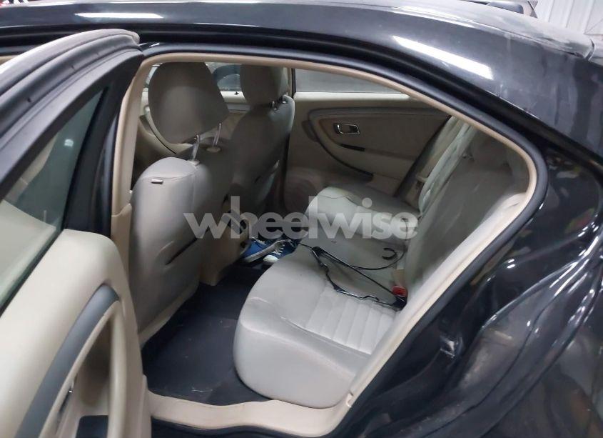 Photo 8 of 2015 Ford Taurus SE (VIN 1FAHP2D87FG170503)