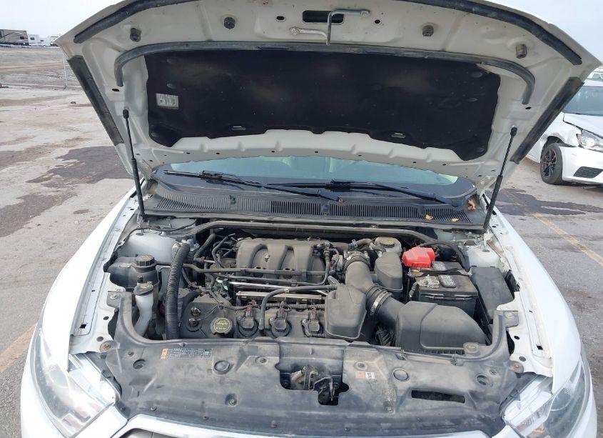 Photo 10 of 2016 Ford Taurus SE (VIN 1FAHP2D87GG113669)