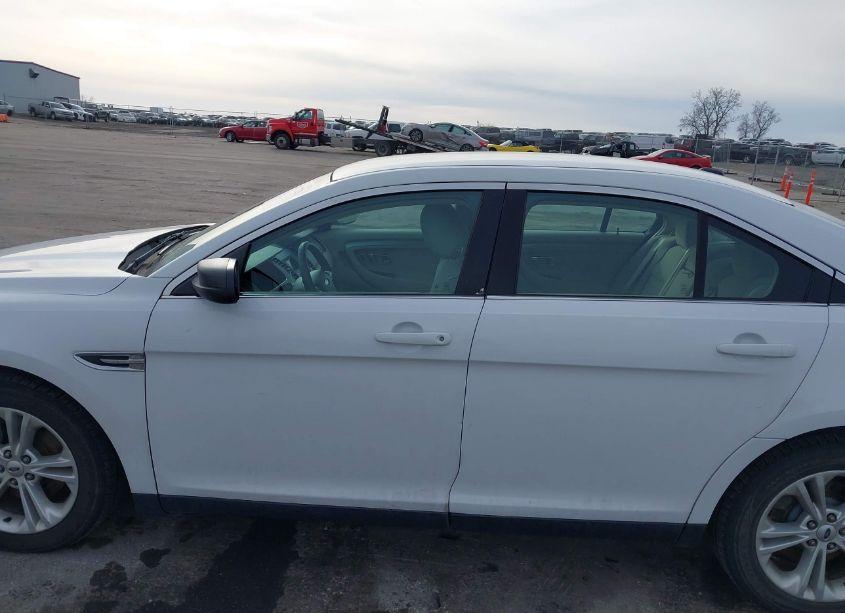 Photo 14 of 2016 Ford Taurus SE (VIN 1FAHP2D87GG113669)