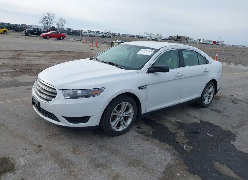Photo 2 of 2016 Ford Taurus SE (VIN 1FAHP2D87GG113669)