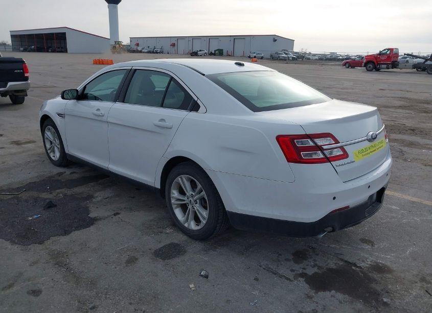 Photo 3 of 2016 Ford Taurus SE (VIN 1FAHP2D87GG113669)