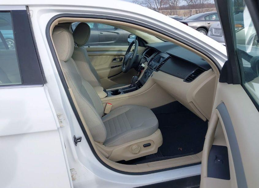 Photo 5 of 2016 Ford Taurus SE (VIN 1FAHP2D87GG113669)