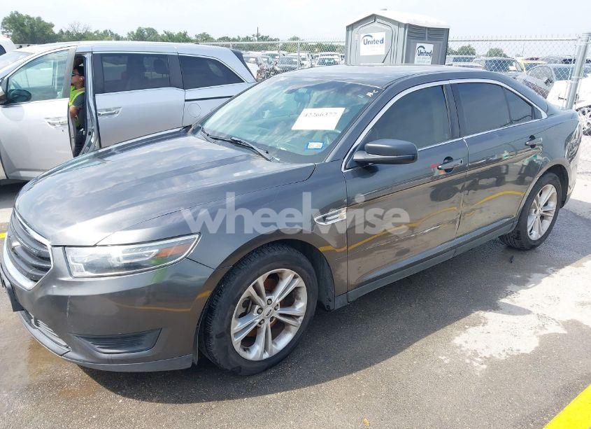 Photo 2 of 2017 Ford Taurus SE (VIN 1FAHP2D87HG105699)