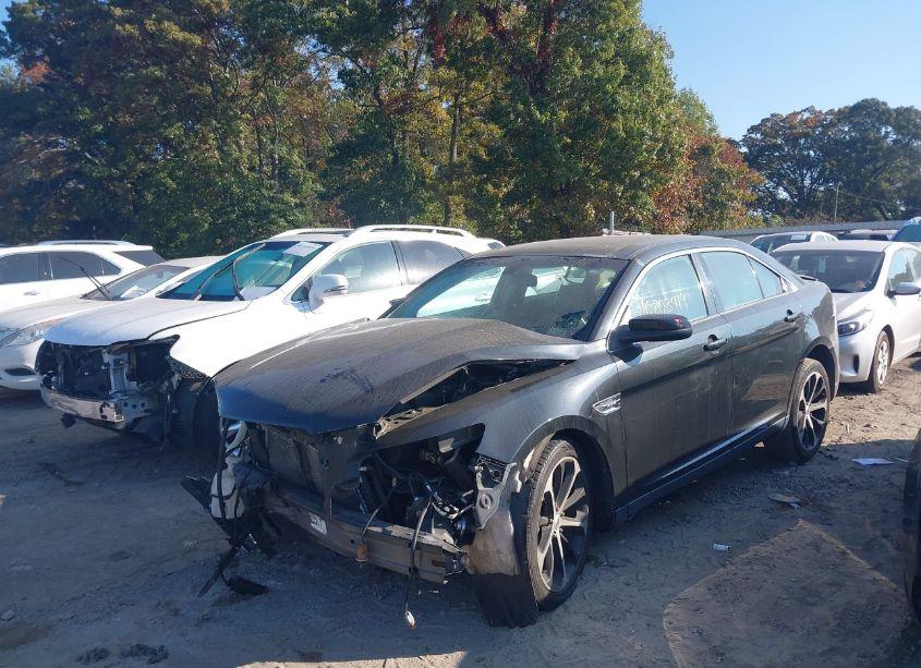Photo 2 of 2015 Ford Taurus SE (VIN 1FAHP2D88FG153645)