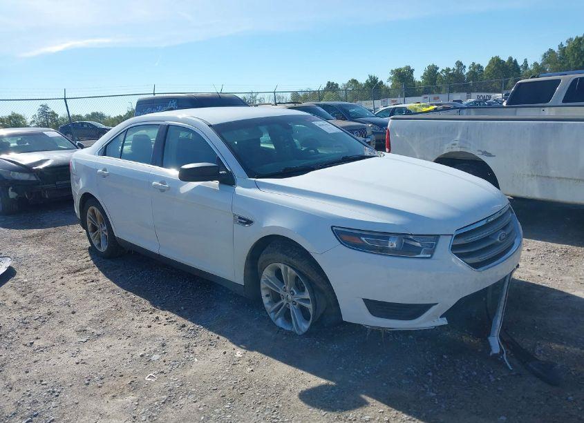 2015 Ford Taurus SE (VIN 1FAHP2D8XFG200237) main photo