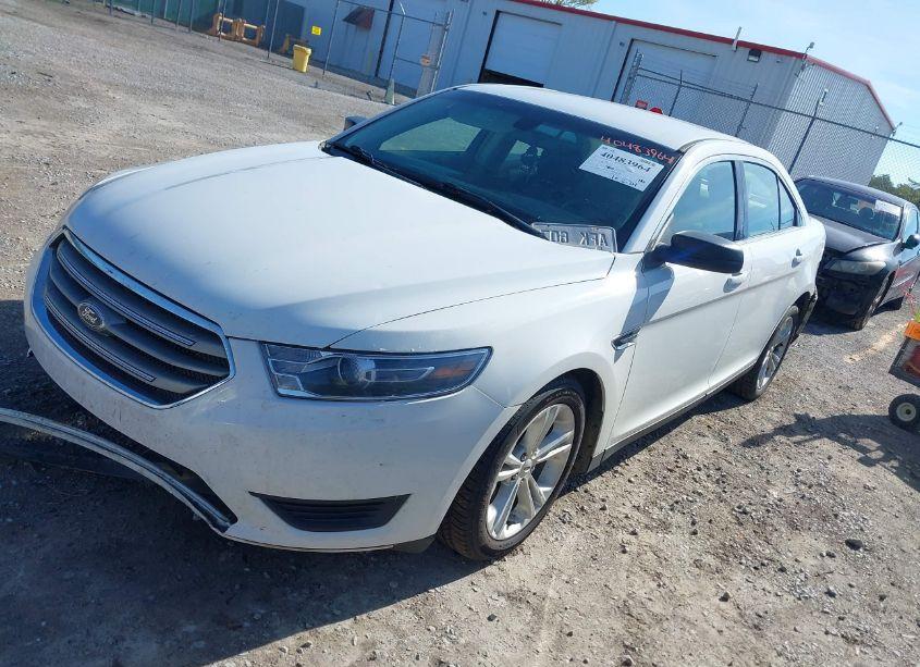 Photo 2 of 2015 Ford Taurus SE (VIN 1FAHP2D8XFG200237)
