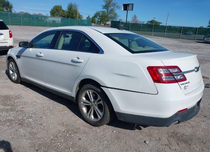 Photo 3 of 2015 Ford Taurus SE (VIN 1FAHP2D8XFG200237)