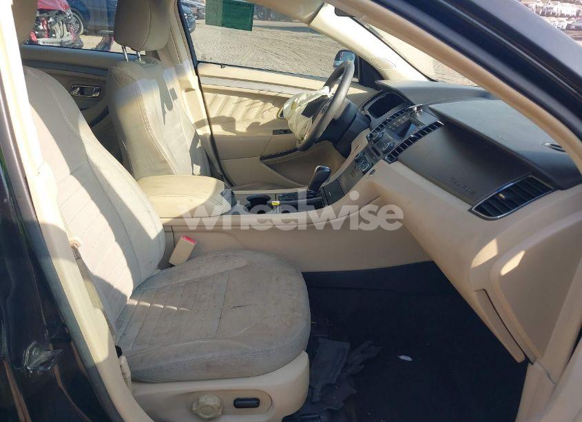 Photo 5 of 2016 Ford Taurus SE (VIN 1FAHP2D8XGG129543)