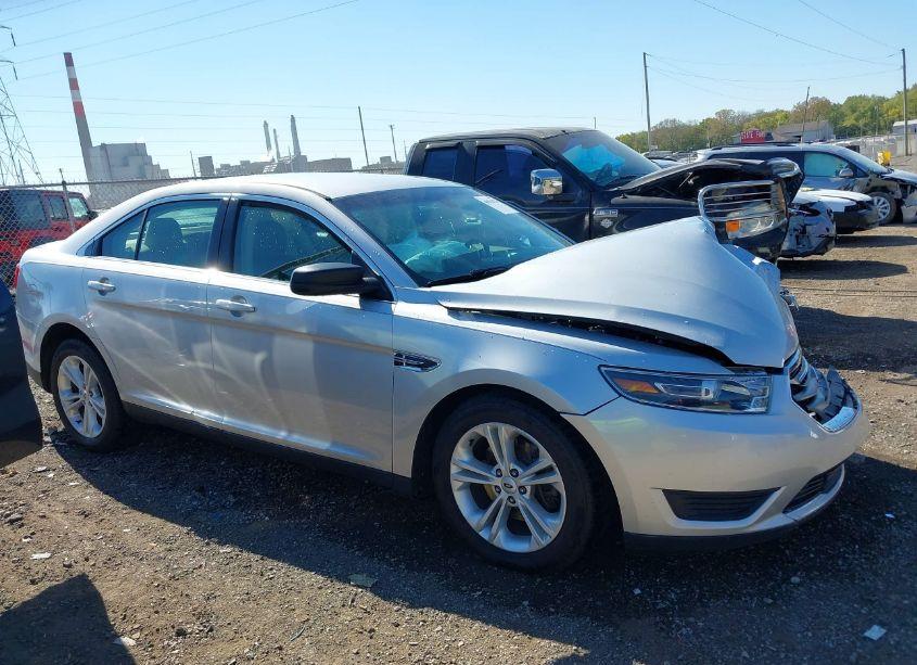 Photo 13 of 2016 Ford Taurus SE (VIN 1FAHP2D8XGG133172)