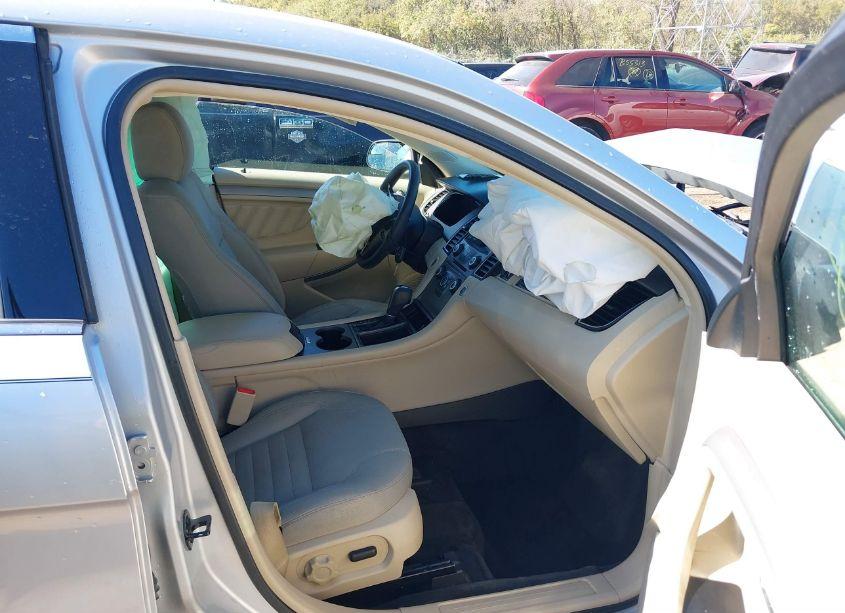 Photo 5 of 2016 Ford Taurus SE (VIN 1FAHP2D8XGG133172)