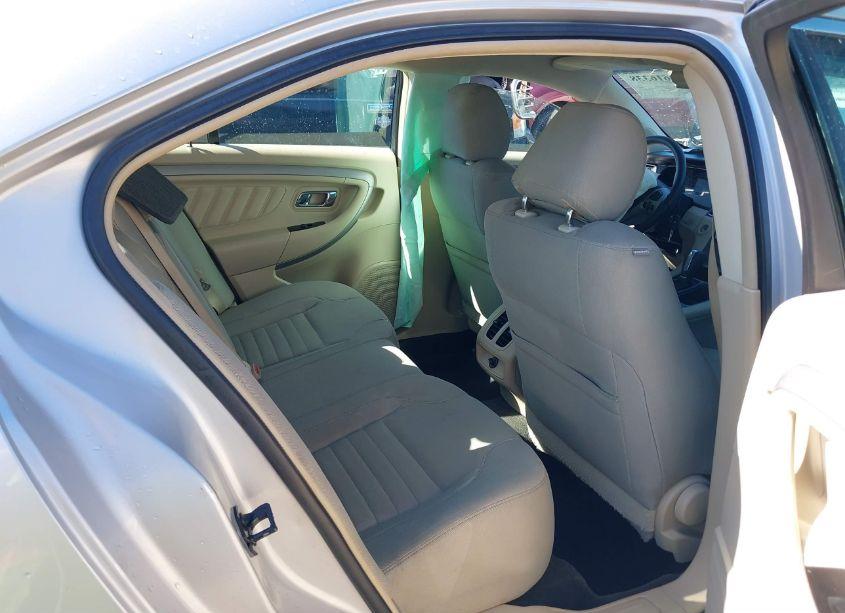 Photo 8 of 2016 Ford Taurus SE (VIN 1FAHP2D8XGG133172)