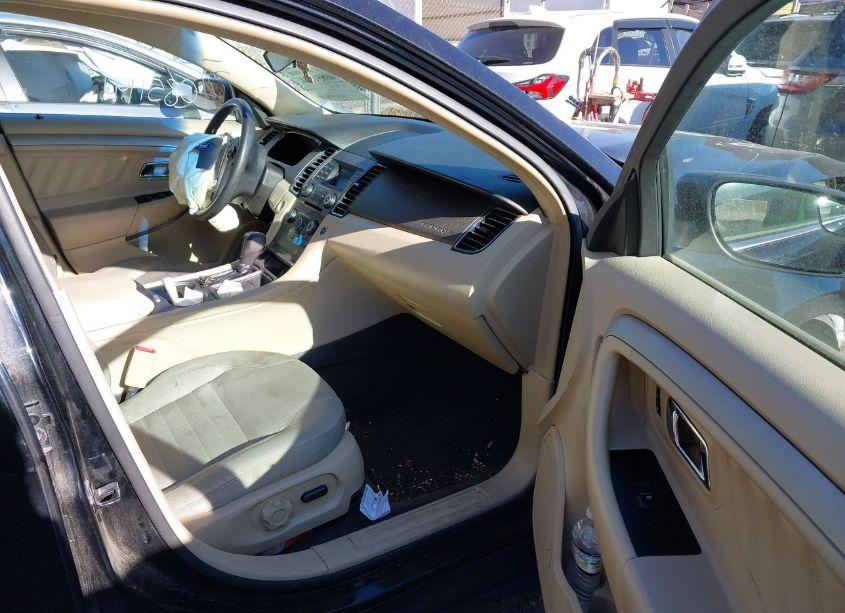 Photo 5 of 2017 Ford Taurus SE (VIN 1FAHP2D8XHG105292)