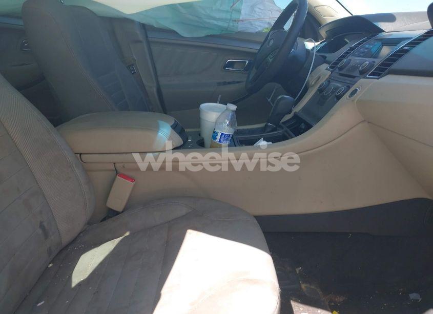 Photo 5 of 2017 Ford Taurus SE (VIN 1FAHP2D8XHG116437)