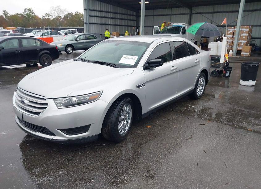 Photo 2 of 2017 Ford Taurus SE (VIN 1FAHP2D8XHG124215)