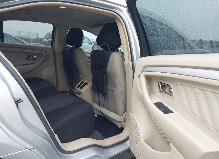 Photo 8 of 2017 Ford Taurus SE (VIN 1FAHP2D8XHG124215)