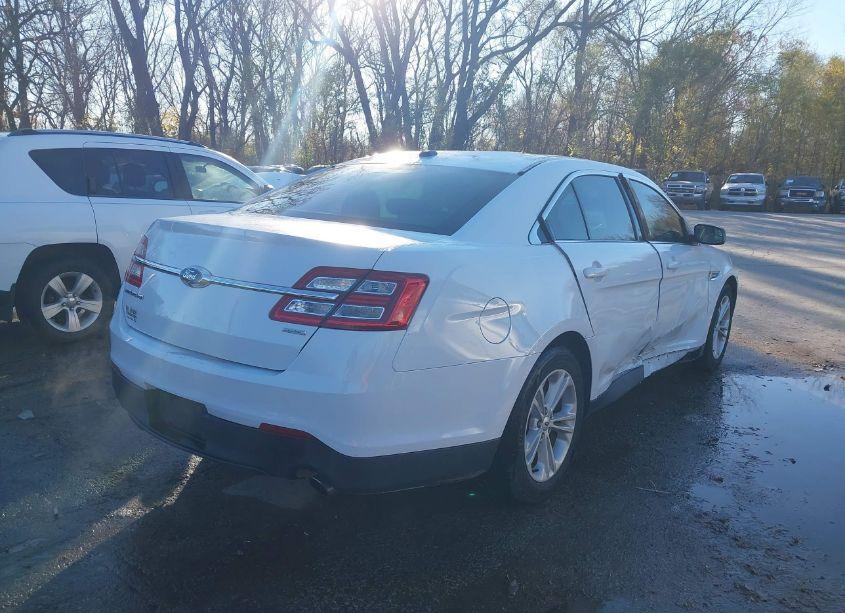 Photo 4 of 2015 Ford Taurus SE (VIN 1FAHP2D90FG149694)