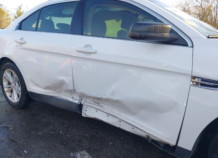 Photo 6 of 2015 Ford Taurus SE (VIN 1FAHP2D90FG149694)