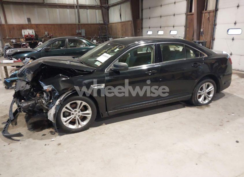 Photo 2 of 2015 Ford Taurus SE (VIN 1FAHP2D91FG160025)