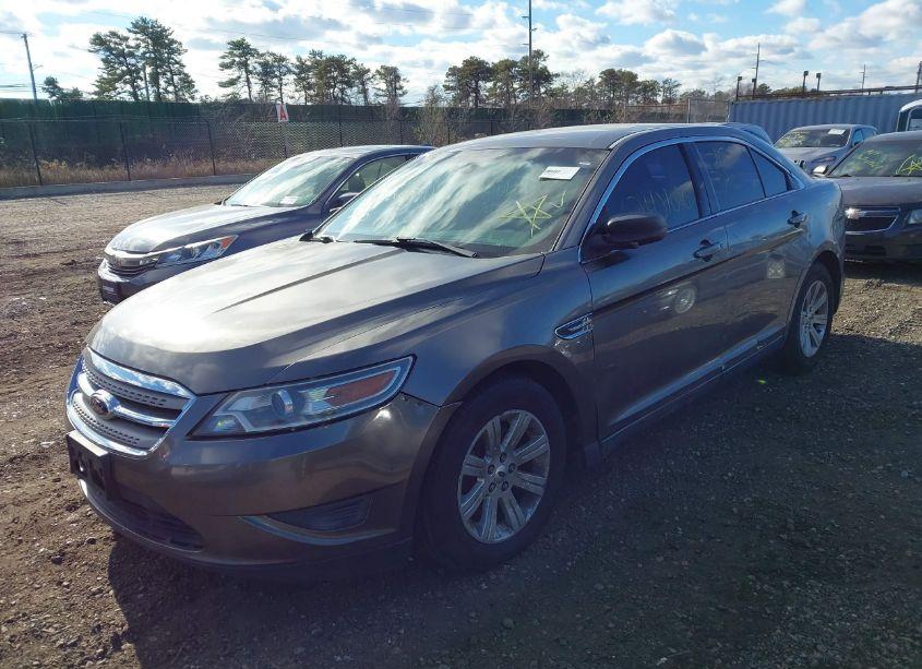 Photo 2 of 2011 Ford Taurus SE (VIN 1FAHP2DW0BG182372)