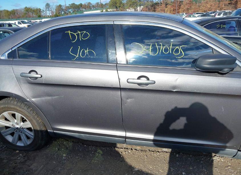 Photo 6 of 2011 Ford Taurus SE (VIN 1FAHP2DW0BG182372)